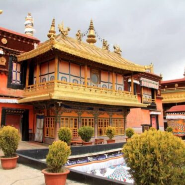 Xi’an to Lhasa & Kathmandu Tour- World Tour Management
