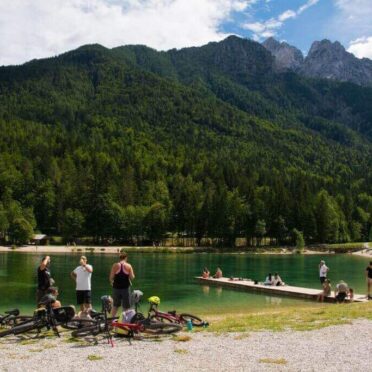 Slovenia SUP, Hike and Track Brown Bears- World Tour Management