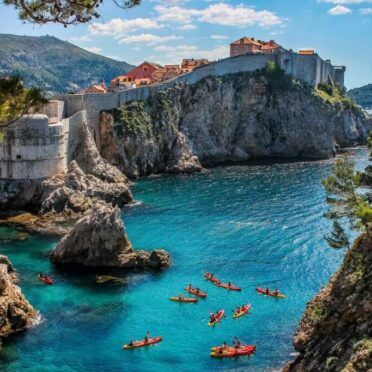 Picnic at a beautiful beach in Croatia - worldtourmanagement.com